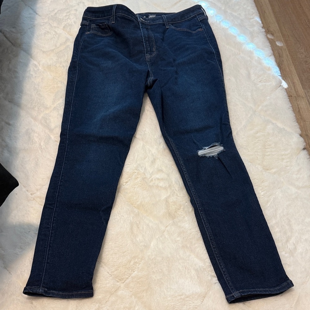 Old Navy Rockstar Extra High-Rise Super Skinny Jean - Hardly Worn